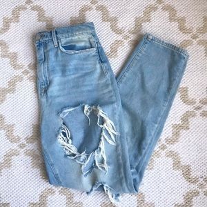 ripped lightwash bdg jeans